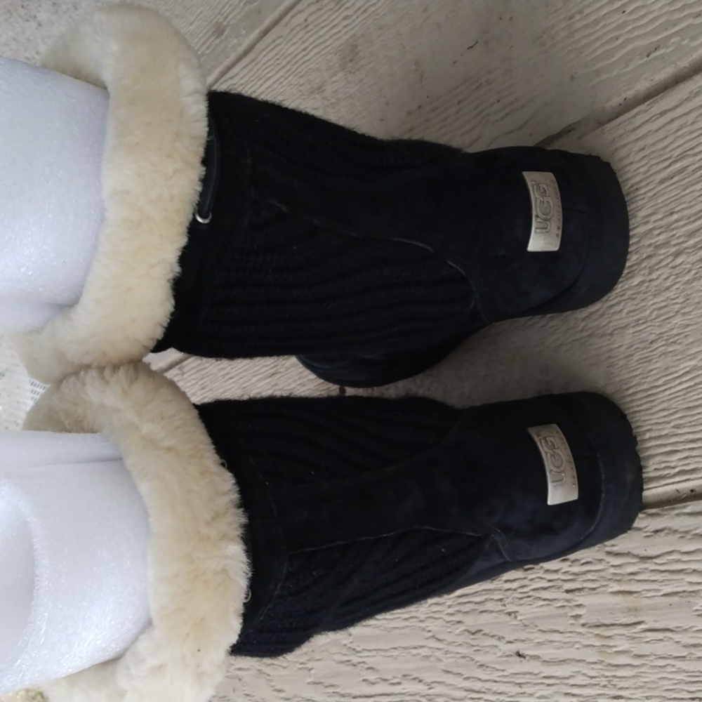 UGG AUSTRALIA BOOTS - Picture 3 of 9
